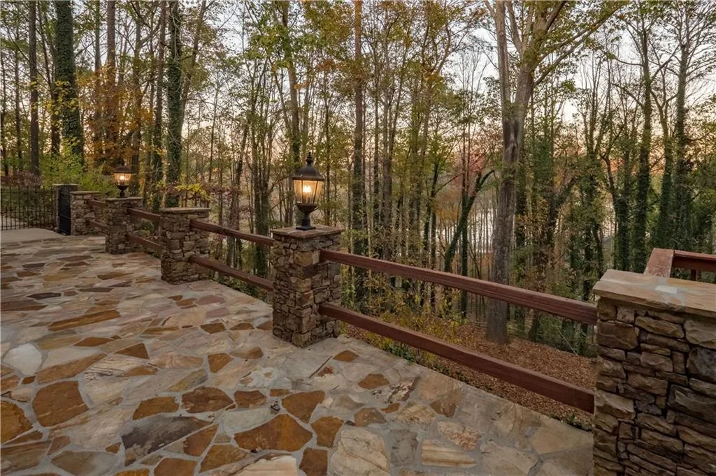 8945 Ridgemont Drive, Sandy Springs, Georgia 30350, 6 Bedrooms Bedrooms, ,7 BathroomsBathrooms,Residential,Sold,8945 Ridgemont Drive,5821827