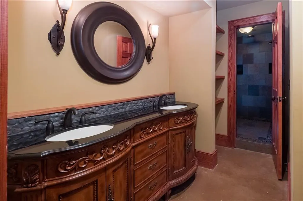 8945 Ridgemont Drive, Sandy Springs, Georgia 30350, 6 Bedrooms Bedrooms, ,7 BathroomsBathrooms,Residential,Sold,8945 Ridgemont Drive,5821827