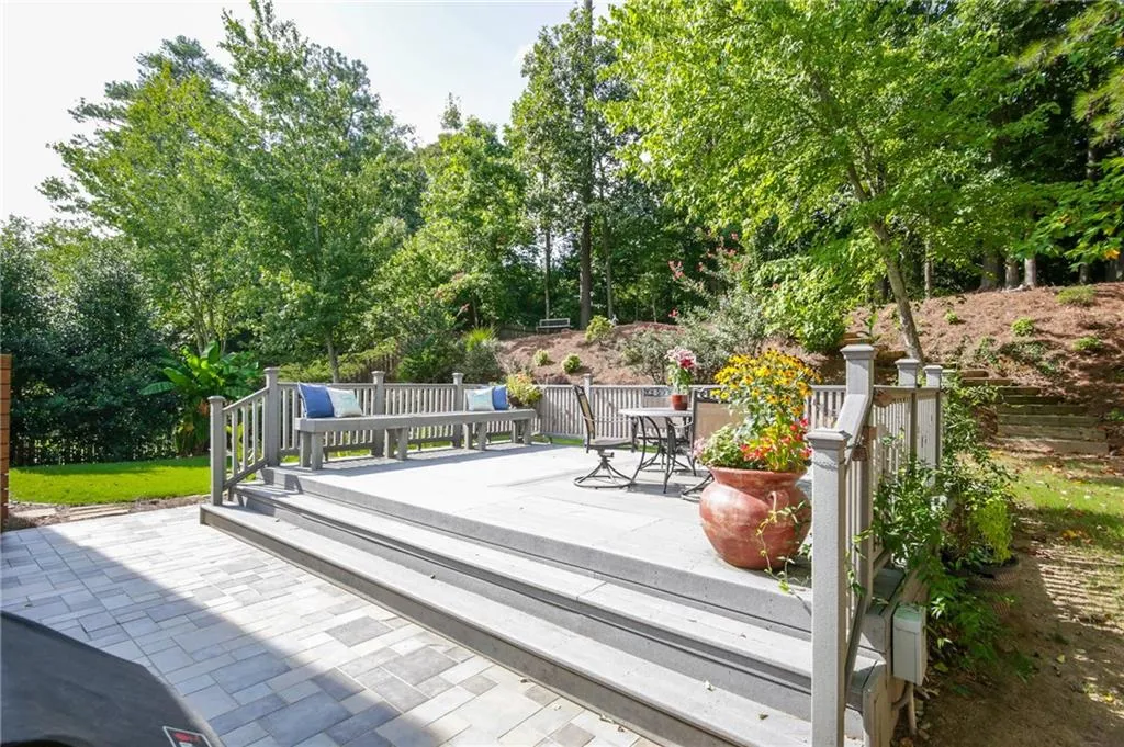 175 Smithdun Lane, Sandy Springs, Georgia 30350, 4 Bedrooms Bedrooms, ,3 BathroomsBathrooms,Residential,Sold,175 Smithdun Lane,5732028