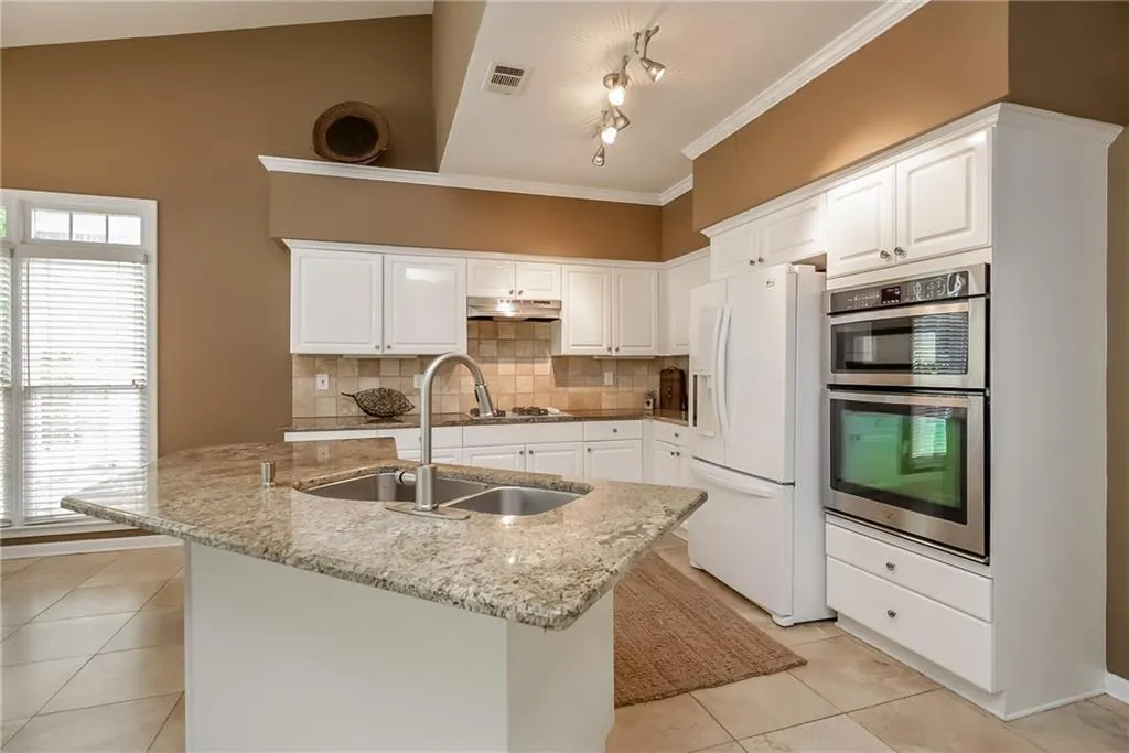 175 Smithdun Lane, Sandy Springs, Georgia 30350, 4 Bedrooms Bedrooms, ,3 BathroomsBathrooms,Residential,Sold,175 Smithdun Lane,5732028