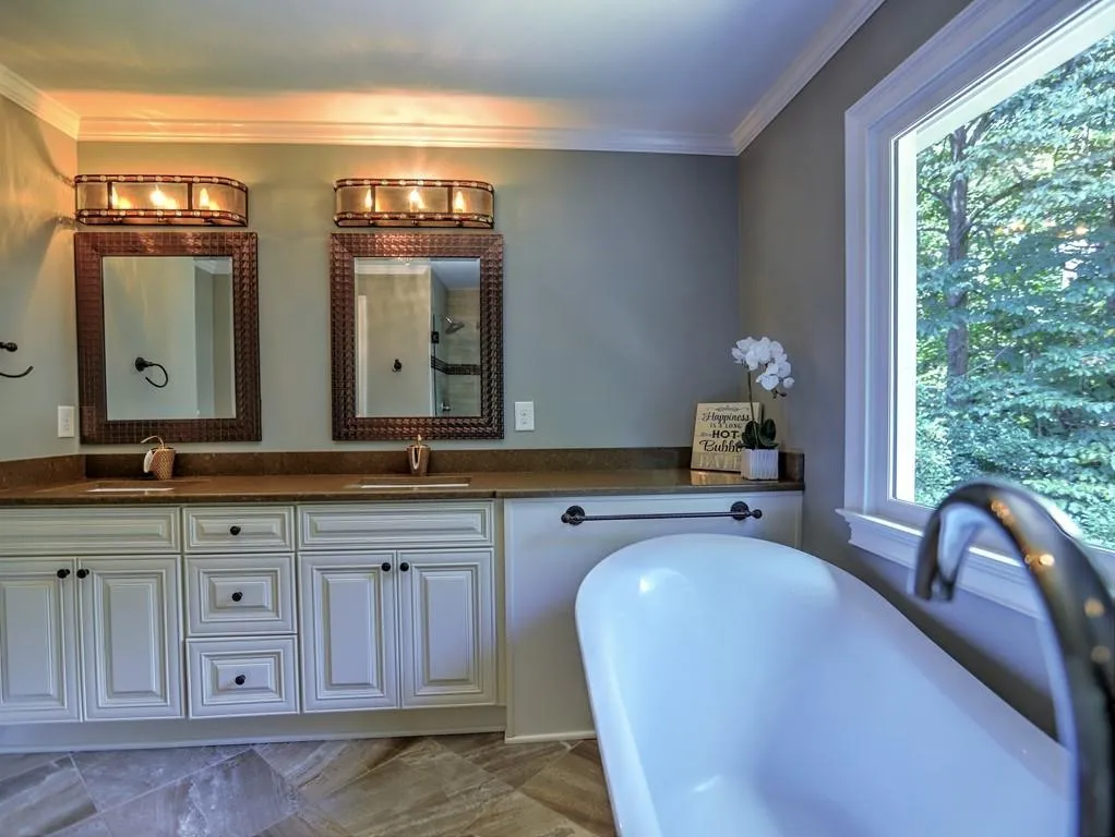 1100 Old Woodbine Road, Atlanta, Georgia 30319, 4 Bedrooms Bedrooms, ,3 BathroomsBathrooms,Residential,Sold,1100 Old Woodbine Road,6616677