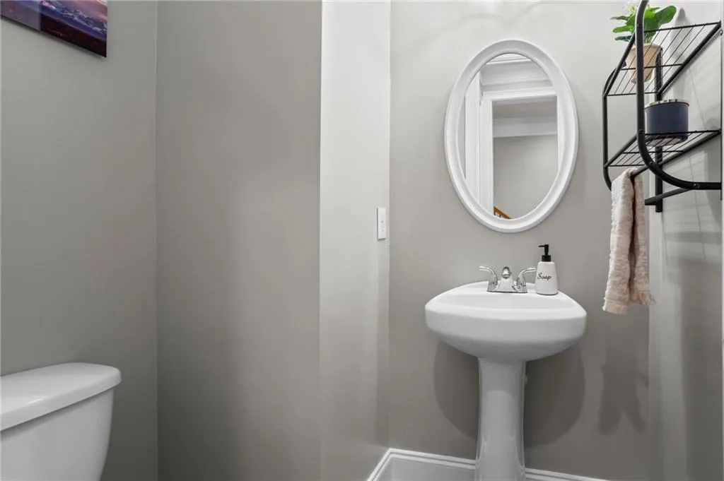 2560 Crescent Park Court, Atlanta, Georgia 30339, 3 Bedrooms Bedrooms, ,3 BathroomsBathrooms,Residential,For Sale,2560 Crescent Park Court,7666086