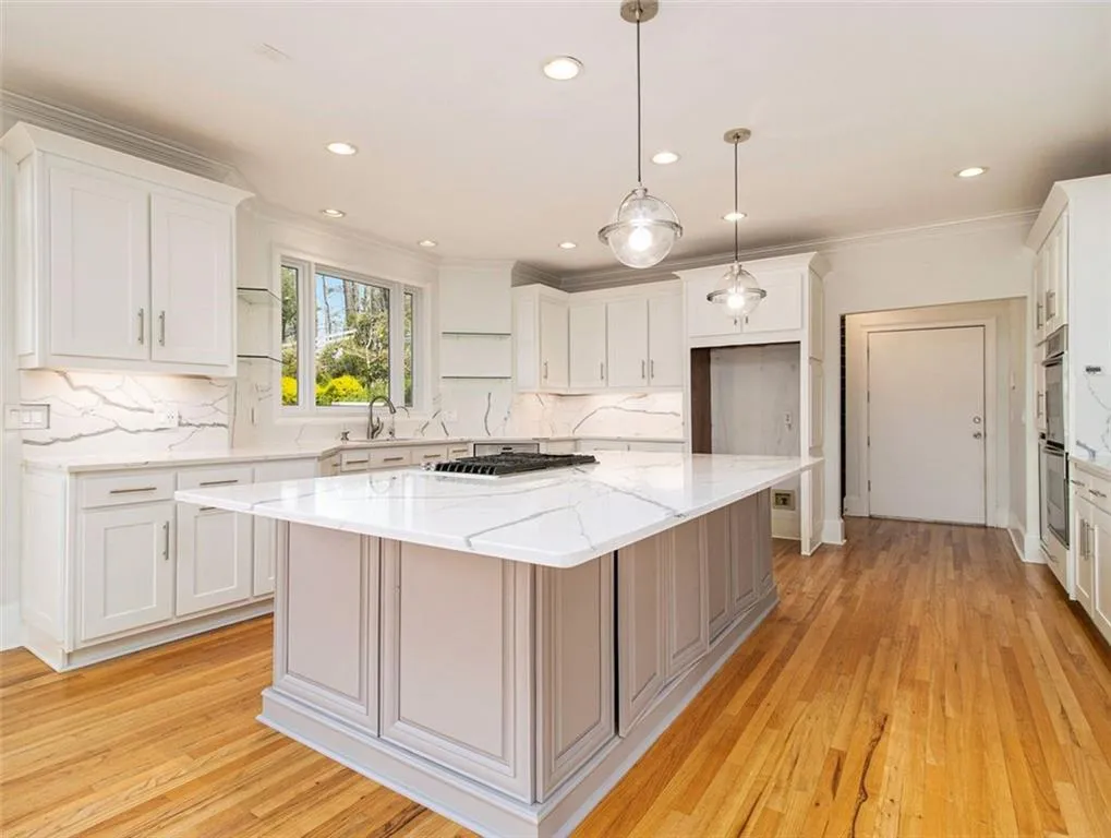 4910 Spruce Bluff Drive, Sandy Springs, Georgia 30350, 6 Bedrooms Bedrooms, ,6 BathroomsBathrooms,Residential,Sold,4910 Spruce Bluff Drive,7360923