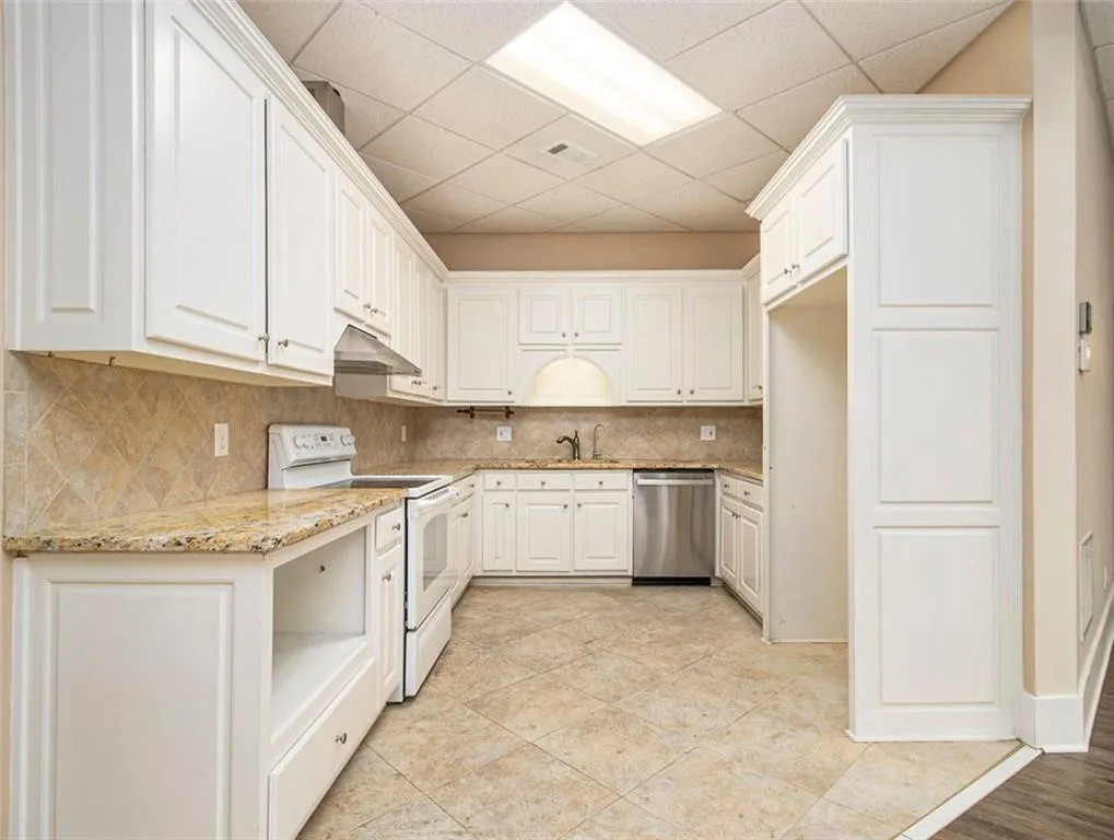 4910 Spruce Bluff Drive, Sandy Springs, Georgia 30350, 6 Bedrooms Bedrooms, ,6 BathroomsBathrooms,Residential,Sold,4910 Spruce Bluff Drive,7360923