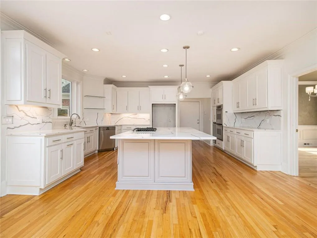 4910 Spruce Bluff Drive, Sandy Springs, Georgia 30350, 6 Bedrooms Bedrooms, ,6 BathroomsBathrooms,Residential,Sold,4910 Spruce Bluff Drive,7360923