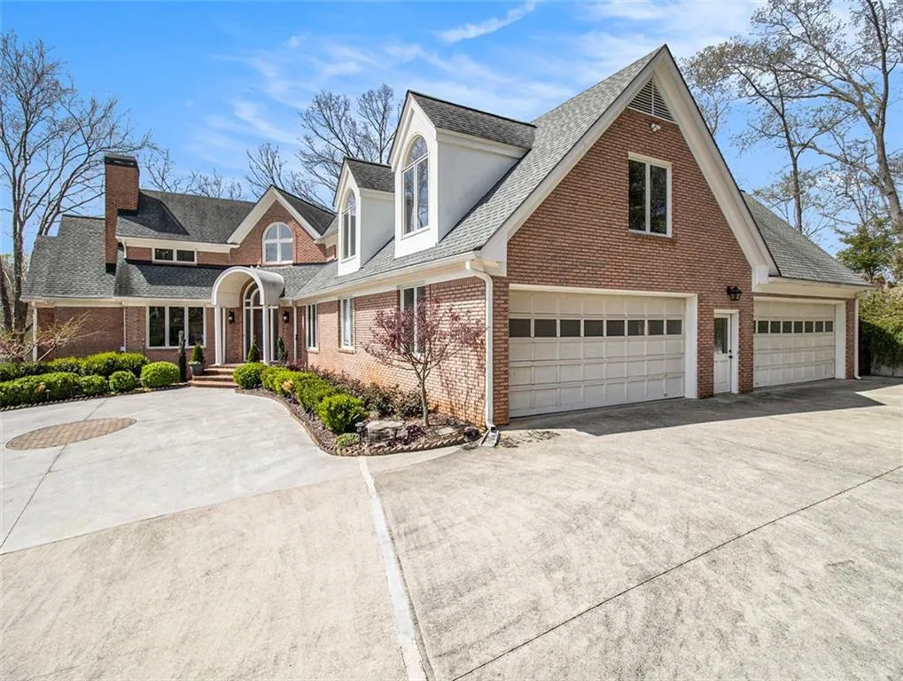 4910 Spruce Bluff Drive, Sandy Springs, Georgia 30350, 6 Bedrooms Bedrooms, ,6 BathroomsBathrooms,Residential,Sold,4910 Spruce Bluff Drive,7360923