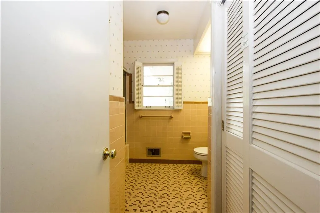 5915 Greenbrier Road, Atlanta, Georgia 30328, 5 Bedrooms Bedrooms, ,3 BathroomsBathrooms,Residential,Sold,5915 Greenbrier Road,5801159