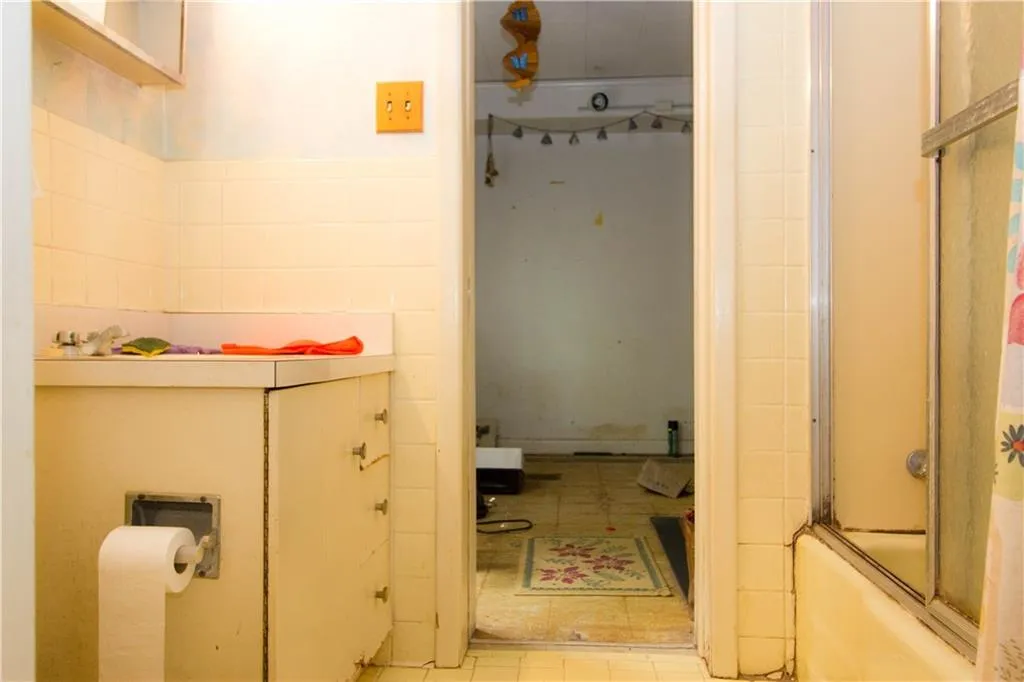 5915 Greenbrier Road, Atlanta, Georgia 30328, 5 Bedrooms Bedrooms, ,3 BathroomsBathrooms,Residential,Sold,5915 Greenbrier Road,5801159