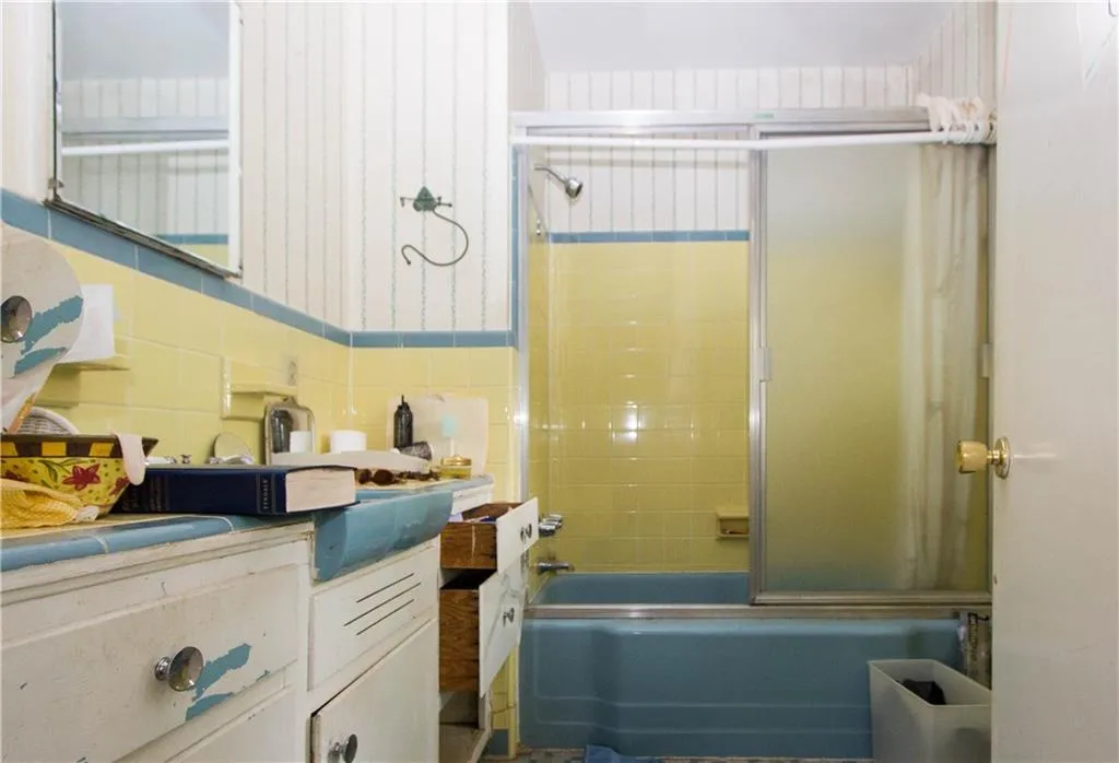 5915 Greenbrier Road, Atlanta, Georgia 30328, 5 Bedrooms Bedrooms, ,3 BathroomsBathrooms,Residential,Sold,5915 Greenbrier Road,5801159