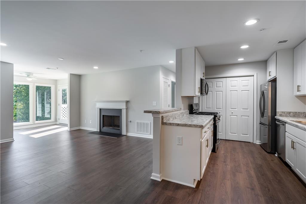 904 Natchez Trace Unit 4, Sandy Springs, Georgia 30350, 2 Bedrooms Bedrooms, ,2 BathroomsBathrooms,Residential,Sold,904 Natchez Trace Unit 4,7280605