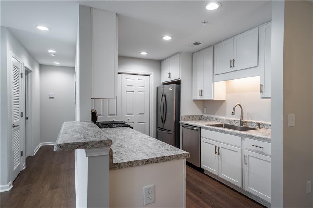 904 Natchez Trace Unit 4, Sandy Springs, Georgia 30350, 2 Bedrooms Bedrooms, ,2 BathroomsBathrooms,Residential,Sold,904 Natchez Trace Unit 4,7280605