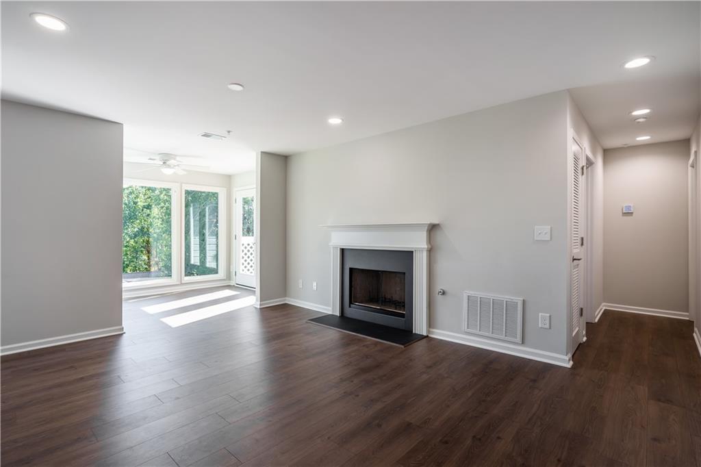 904 Natchez Trace Unit 4, Sandy Springs, Georgia 30350, 2 Bedrooms Bedrooms, ,2 BathroomsBathrooms,Residential,Sold,904 Natchez Trace Unit 4,7280605