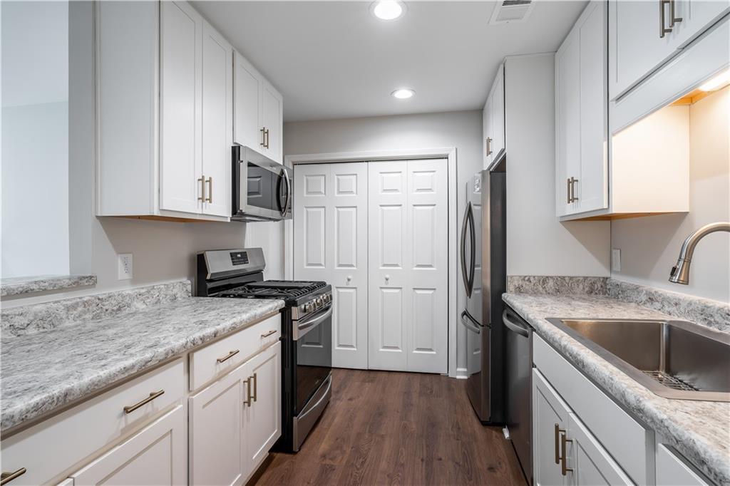 904 Natchez Trace Unit 4, Sandy Springs, Georgia 30350, 2 Bedrooms Bedrooms, ,2 BathroomsBathrooms,Residential,Sold,904 Natchez Trace Unit 4,7280605