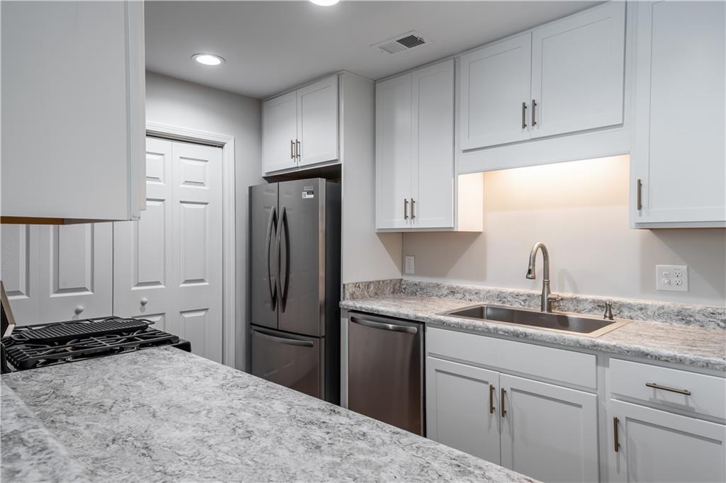 904 Natchez Trace Unit 4, Sandy Springs, Georgia 30350, 2 Bedrooms Bedrooms, ,2 BathroomsBathrooms,Residential,Sold,904 Natchez Trace Unit 4,7280605