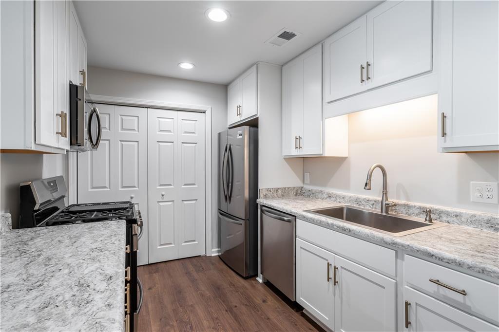 904 Natchez Trace Unit 4, Sandy Springs, Georgia 30350, 2 Bedrooms Bedrooms, ,2 BathroomsBathrooms,Residential,Sold,904 Natchez Trace Unit 4,7280605