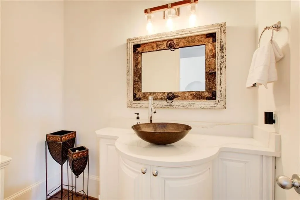 Main level guest bath