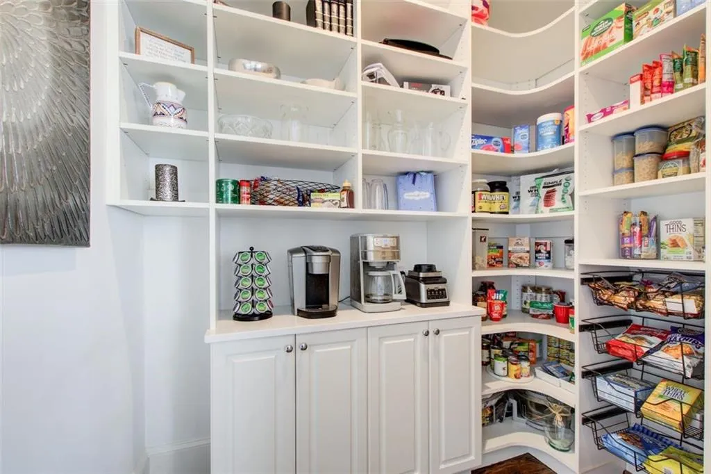 Your custom walk-in pantry