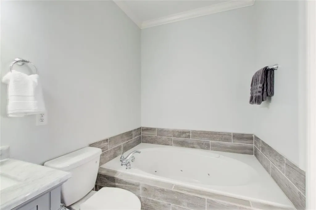 Additional view of guest bath $3
