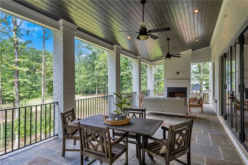 5720a Riverside Drive, Atlanta, Georgia 30327, 6 Bedrooms Bedrooms, ,6 BathroomsBathrooms,Residential,Sold,5720a Riverside Drive,6765725