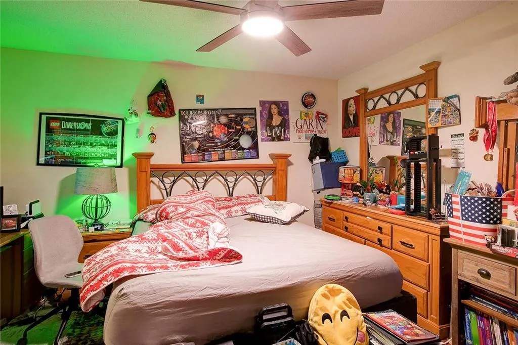 Bedroom with ceiling fan
