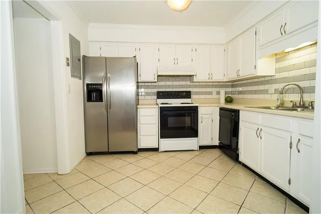 6520 Roswell Road Unit 34, Atlanta, Georgia 30328, 2 Bedrooms Bedrooms, ,2 BathroomsBathrooms,Residential,Sold,6520 Roswell Road Unit 34,6797384