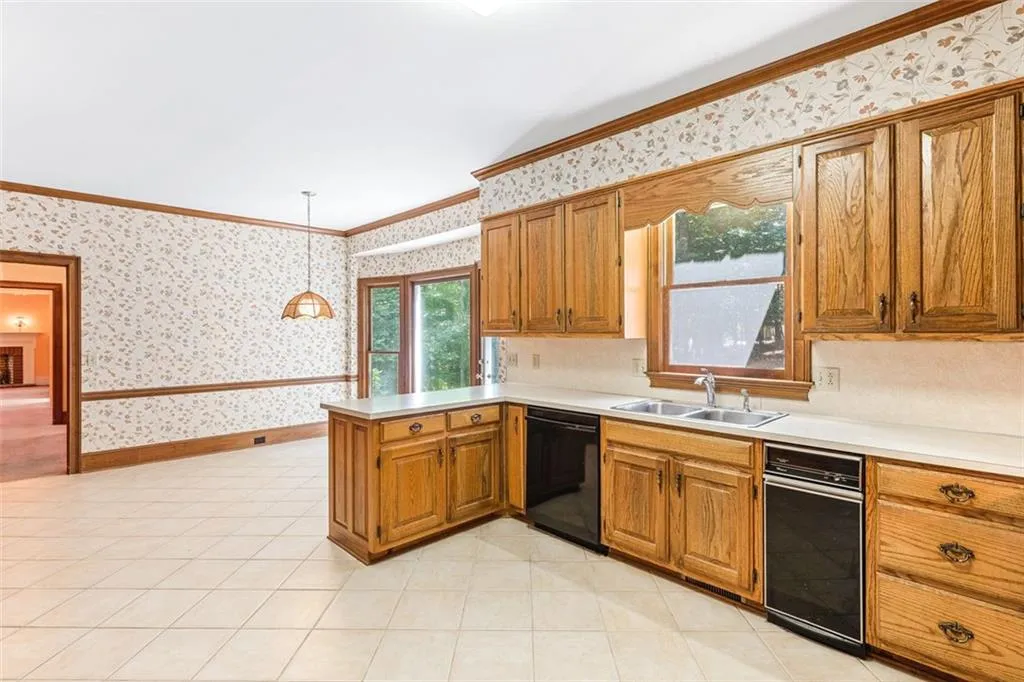 635 Bittersweet Trail, Sandy Springs, Georgia 30350, 4 Bedrooms Bedrooms, ,3 BathroomsBathrooms,Residential,Sold,635 Bittersweet Trail,6931484