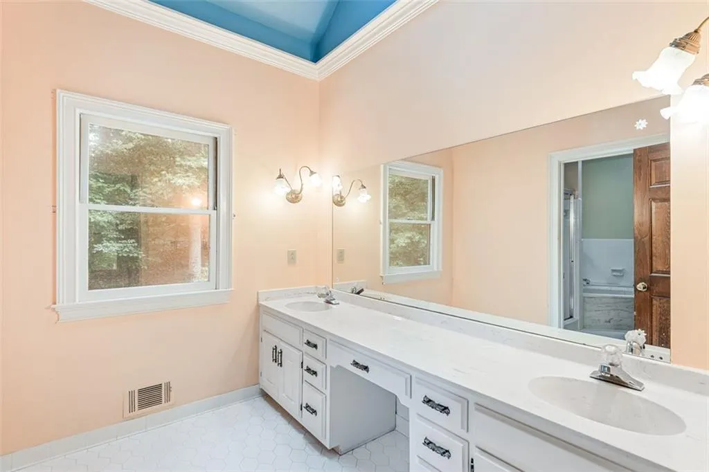635 Bittersweet Trail, Sandy Springs, Georgia 30350, 4 Bedrooms Bedrooms, ,3 BathroomsBathrooms,Residential,Sold,635 Bittersweet Trail,6931484