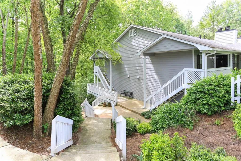 1402 Vicksburg Place, Sandy Springs, Georgia 30350, 2 Bedrooms Bedrooms, ,2 BathroomsBathrooms,Residential,Sold,1402 Vicksburg Place,6714193