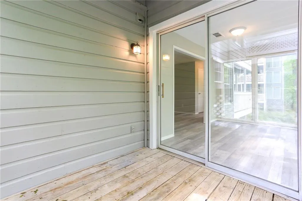 1402 Vicksburg Place, Sandy Springs, Georgia 30350, 2 Bedrooms Bedrooms, ,2 BathroomsBathrooms,Residential,Sold,1402 Vicksburg Place,6714193