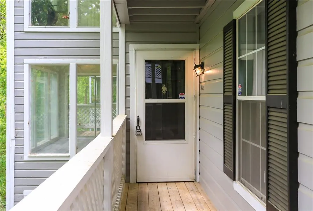 1402 Vicksburg Place, Sandy Springs, Georgia 30350, 2 Bedrooms Bedrooms, ,2 BathroomsBathrooms,Residential,Sold,1402 Vicksburg Place,6714193