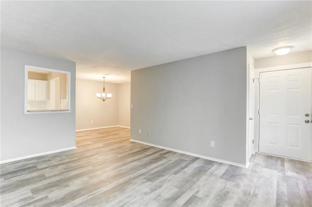 1402 Vicksburg Place, Sandy Springs, Georgia 30350, 2 Bedrooms Bedrooms, ,2 BathroomsBathrooms,Residential,Sold,1402 Vicksburg Place,6714193