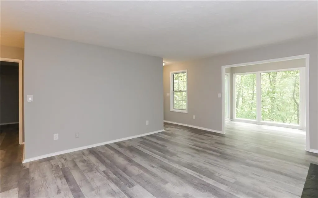 1402 Vicksburg Place, Sandy Springs, Georgia 30350, 2 Bedrooms Bedrooms, ,2 BathroomsBathrooms,Residential,Sold,1402 Vicksburg Place,6714193