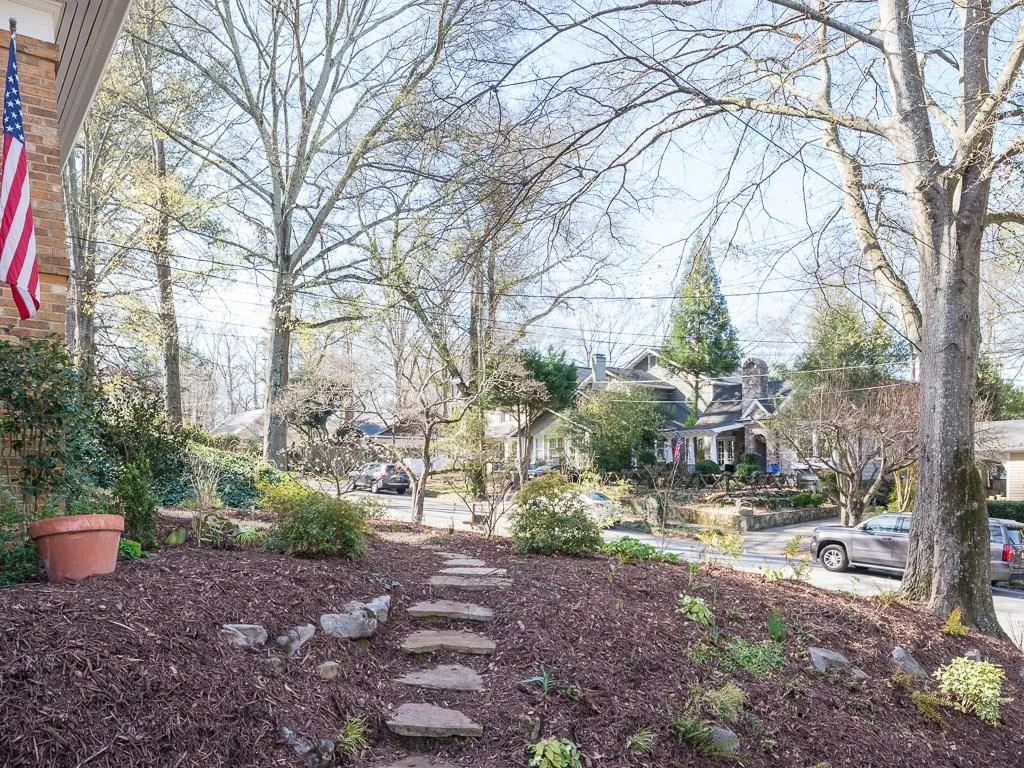 2383 Glenwood Drive Ne, Atlanta, Georgia 30305, 2 Bedrooms Bedrooms, ,2 BathroomsBathrooms,Residential,Sold,2383 Glenwood Drive Ne,5804968