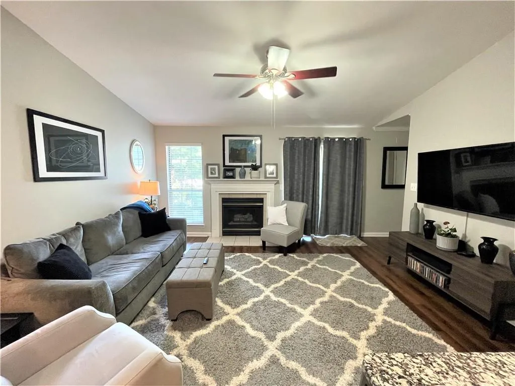 122 Granville Court, Atlanta, Georgia 30328, 2 Bedrooms Bedrooms, ,2 BathroomsBathrooms,Residential,Sold,122 Granville Court,6910037