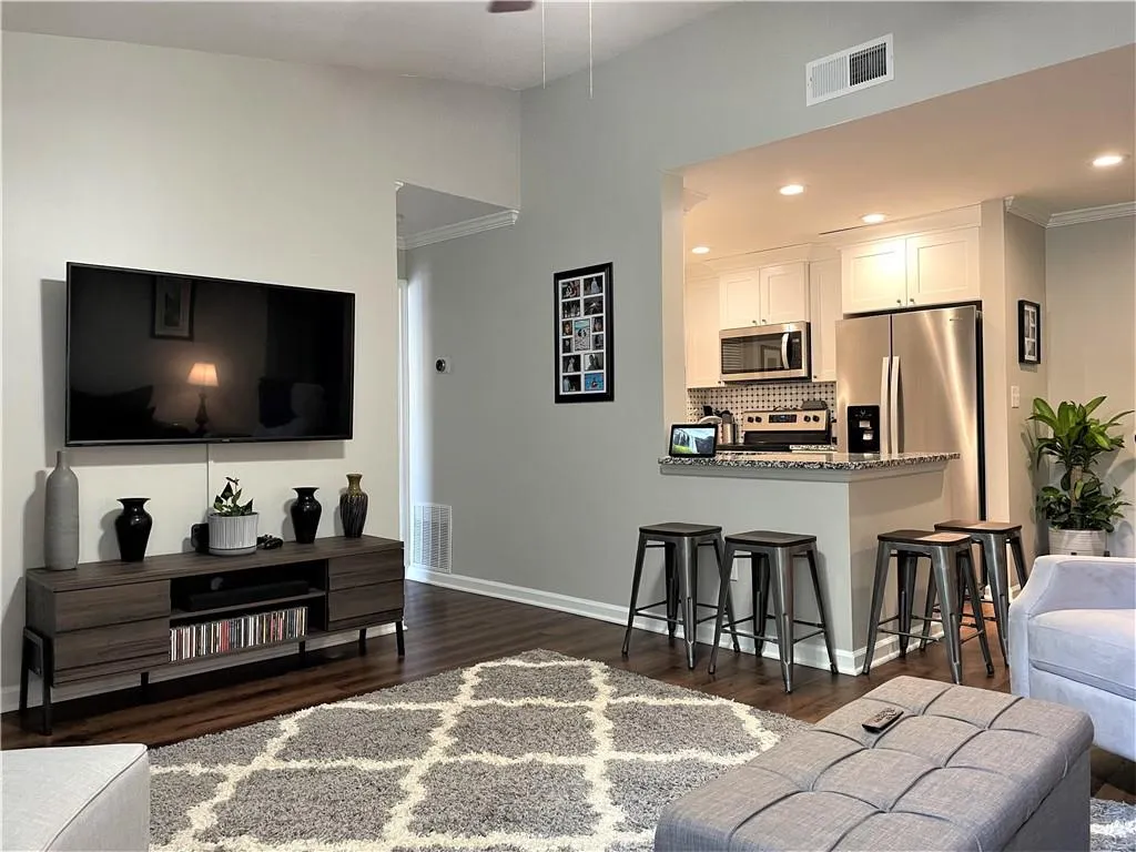 122 Granville Court, Atlanta, Georgia 30328, 2 Bedrooms Bedrooms, ,2 BathroomsBathrooms,Residential,Sold,122 Granville Court,6910037