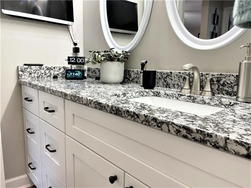 122 Granville Court, Atlanta, Georgia 30328, 2 Bedrooms Bedrooms, ,2 BathroomsBathrooms,Residential,Sold,122 Granville Court,6910037