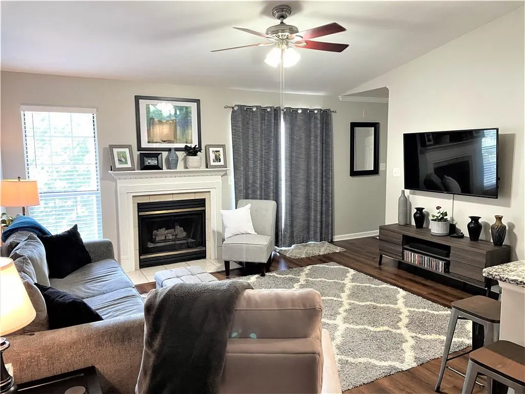 122 Granville Court, Atlanta, Georgia 30328, 2 Bedrooms Bedrooms, ,2 BathroomsBathrooms,Residential,Sold,122 Granville Court,6910037