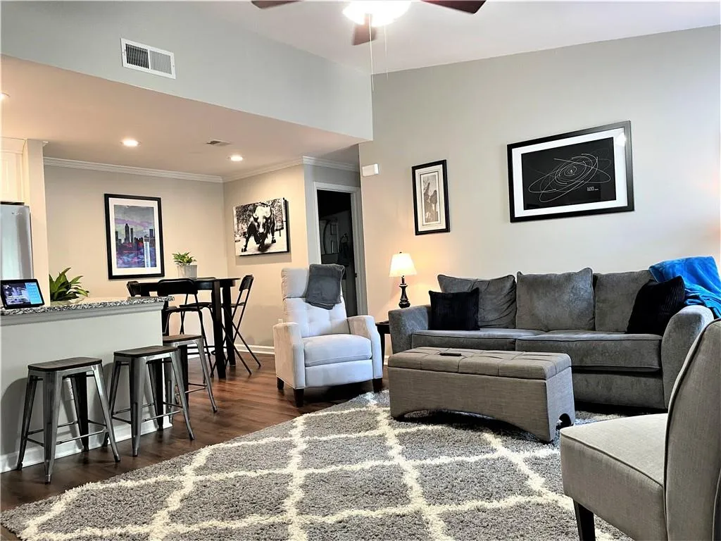 122 Granville Court, Atlanta, Georgia 30328, 2 Bedrooms Bedrooms, ,2 BathroomsBathrooms,Residential,Sold,122 Granville Court,6910037