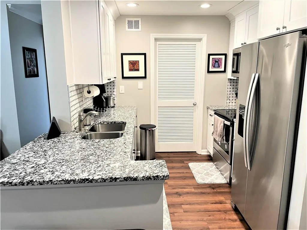 122 Granville Court, Atlanta, Georgia 30328, 2 Bedrooms Bedrooms, ,2 BathroomsBathrooms,Residential,Sold,122 Granville Court,6910037