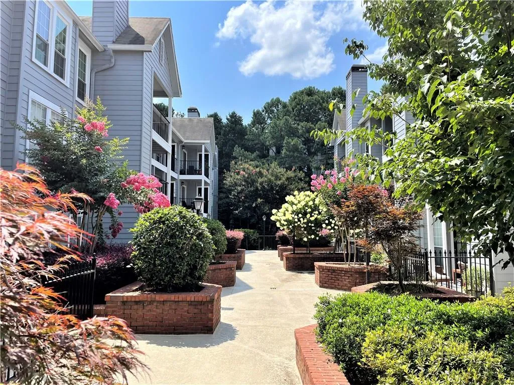122 Granville Court, Atlanta, Georgia 30328, 2 Bedrooms Bedrooms, ,2 BathroomsBathrooms,Residential,Sold,122 Granville Court,6910037