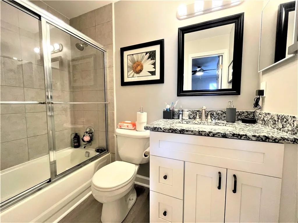 122 Granville Court, Atlanta, Georgia 30328, 2 Bedrooms Bedrooms, ,2 BathroomsBathrooms,Residential,Sold,122 Granville Court,6910037