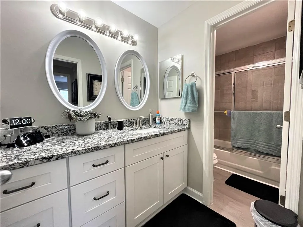 122 Granville Court, Atlanta, Georgia 30328, 2 Bedrooms Bedrooms, ,2 BathroomsBathrooms,Residential,Sold,122 Granville Court,6910037