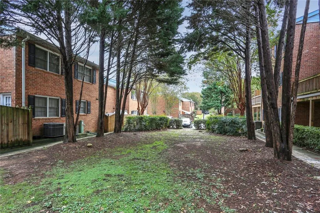 6520 Roswell Road Unit 9, Atlanta, Georgia 30328, 3 Bedrooms Bedrooms, ,2 BathroomsBathrooms,Residential,Sold,6520 Roswell Road Unit 9,6098889