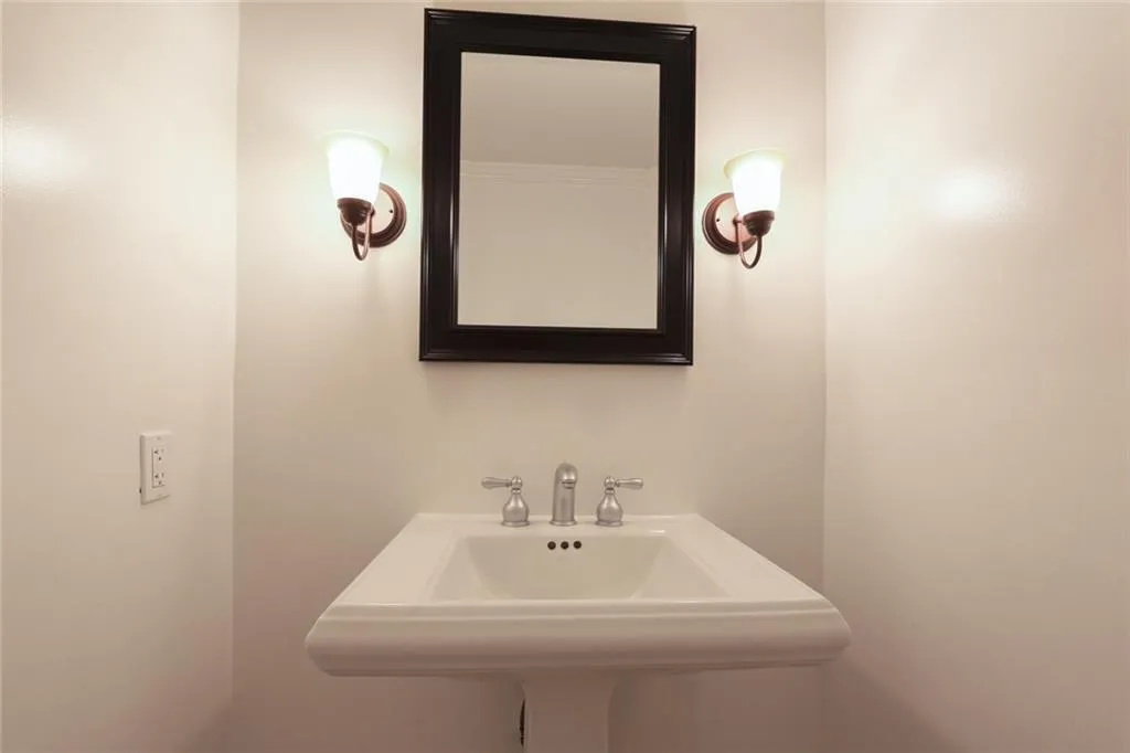 6520 Roswell Road Unit 9, Atlanta, Georgia 30328, 3 Bedrooms Bedrooms, ,2 BathroomsBathrooms,Residential,Sold,6520 Roswell Road Unit 9,6098889