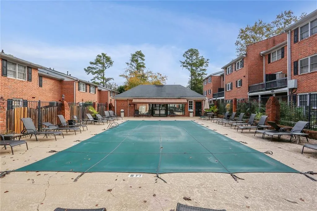 6520 Roswell Road Unit 9, Atlanta, Georgia 30328, 3 Bedrooms Bedrooms, ,2 BathroomsBathrooms,Residential,Sold,6520 Roswell Road Unit 9,6098889