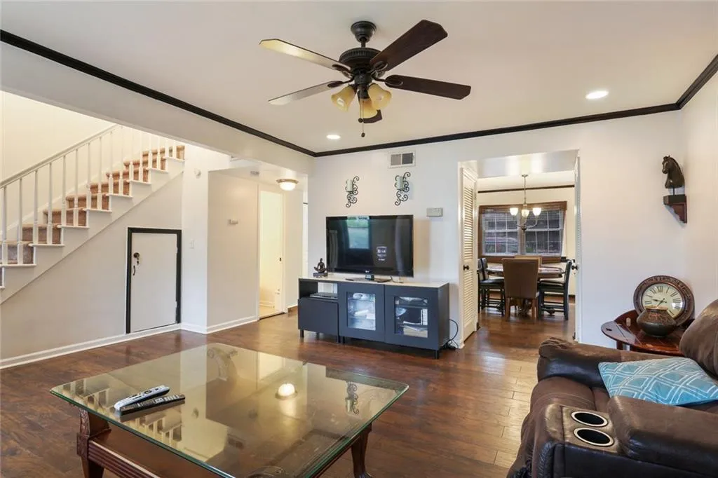 6520 Roswell Road Unit 9, Atlanta, Georgia 30328, 3 Bedrooms Bedrooms, ,2 BathroomsBathrooms,Residential,Sold,6520 Roswell Road Unit 9,6098889