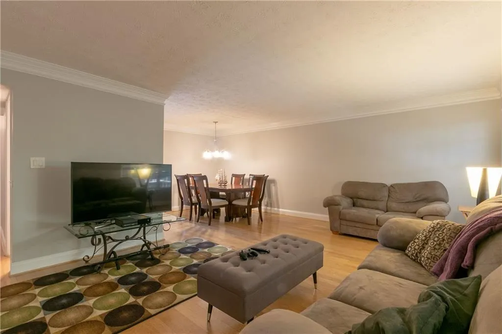 6980 Roswell Road Unit H1, Atlanta, Georgia 30328, 3 Bedrooms Bedrooms, ,2 BathroomsBathrooms,Residential,Sold,6980 Roswell Road Unit H1,6693280