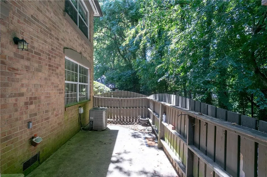 6980 Roswell Road Unit H1, Atlanta, Georgia 30328, 3 Bedrooms Bedrooms, ,2 BathroomsBathrooms,Residential,Sold,6980 Roswell Road Unit H1,6693280