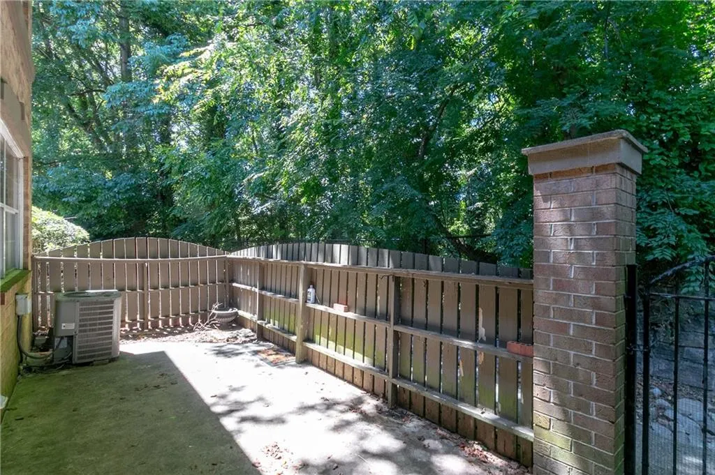 6980 Roswell Road Unit H1, Atlanta, Georgia 30328, 3 Bedrooms Bedrooms, ,2 BathroomsBathrooms,Residential,Sold,6980 Roswell Road Unit H1,6693280