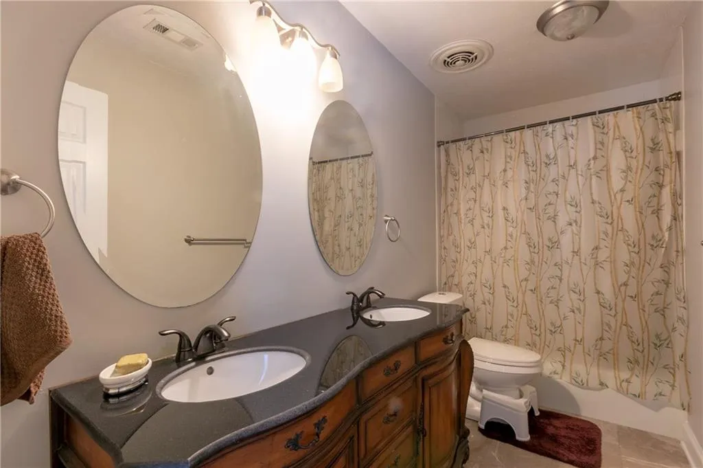 6980 Roswell Road Unit H1, Atlanta, Georgia 30328, 3 Bedrooms Bedrooms, ,2 BathroomsBathrooms,Residential,Sold,6980 Roswell Road Unit H1,6693280